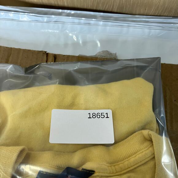Nike T-Shirt Mens XL Yellow Vintage Logo Graphic Tee Embroidered Patch - Picture 8 of 8